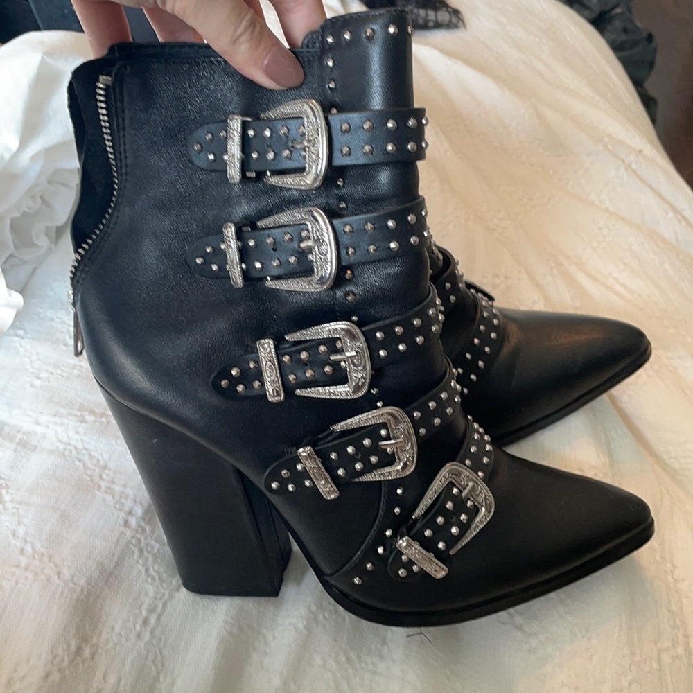 Steve Madden black heeled boots. Size 9 (normally a size 8/8.5 boots ran small)